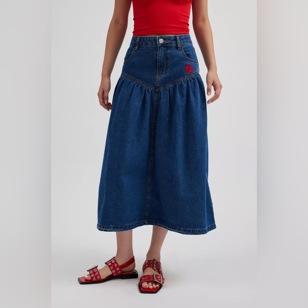 URBAN OUTFITTERS KIMCHI BLUE Clara Drop Waist Denim Midi Skirt- Size M